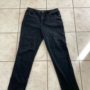Black Gloria Vanderbilt jeans “super Amanda  slim leg “style cotton/poly/ Lycra